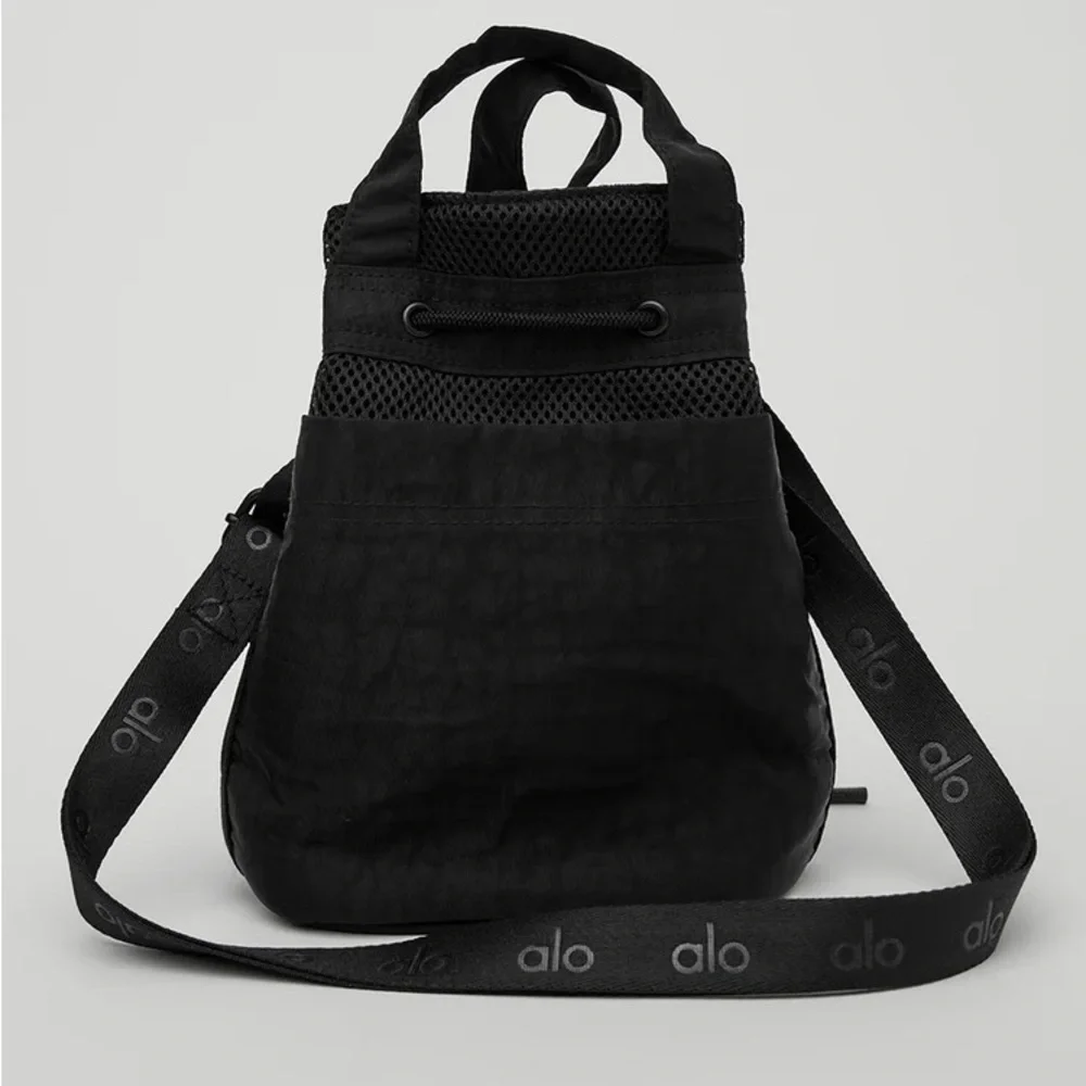 ALO YOGA | ✨NWOT✨Utility Cross Body Bucket Bag in Black - Picture 4 of 5